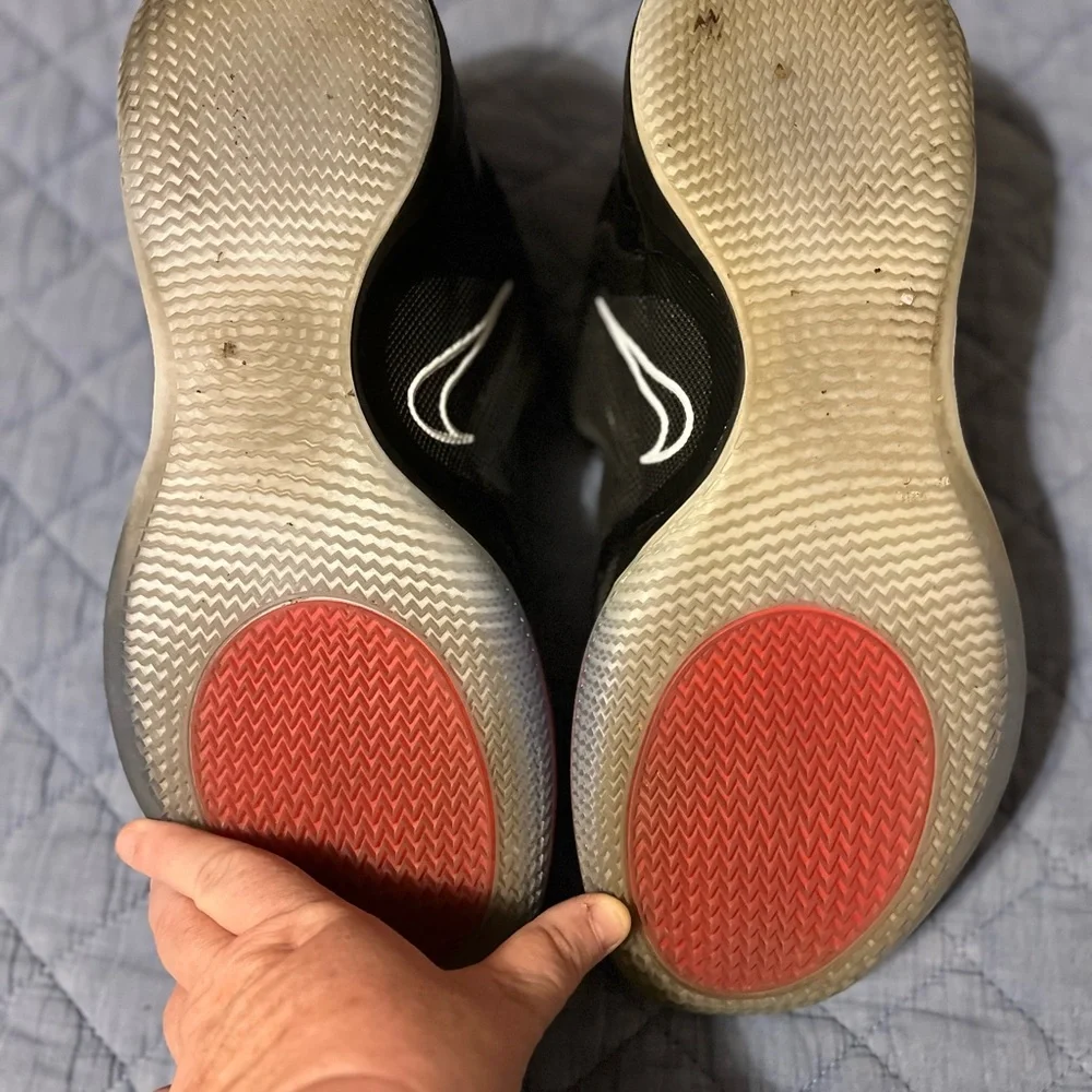 Nike Black and White Sneakers as 15‎